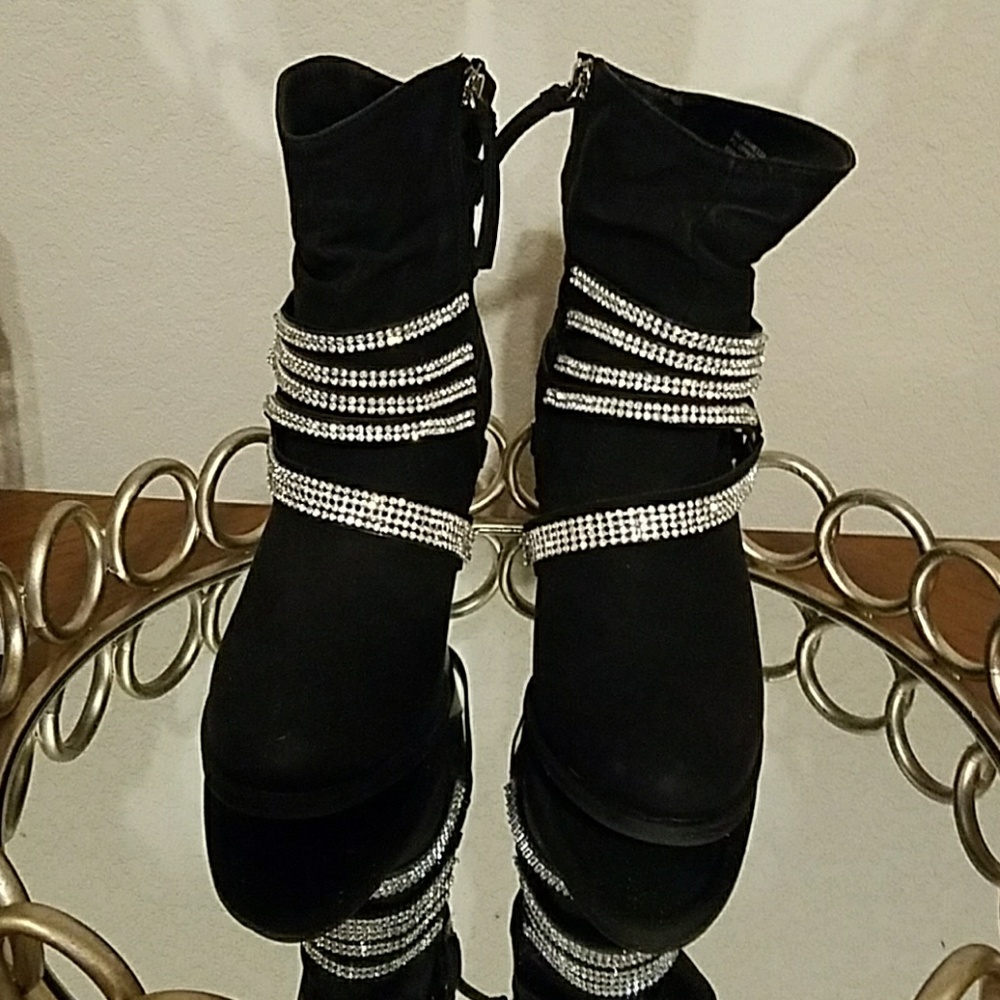 Daisy Fuentes Women's Western Boots w Rhinestones
